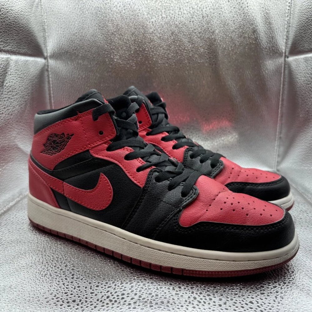 Size 9.5 Nike Air Jordan 1 Mid Mens Black Red Lace-Up Sneakers 554724-074